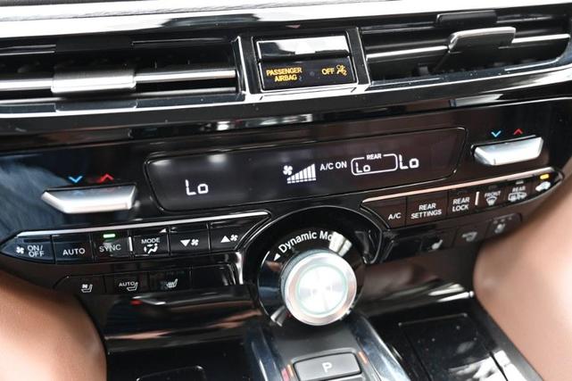 Photo of 2022 Platinum White Pearl Acura MDX
