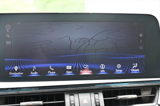 Photo of 2022 Eminent White Pearl Lexus ES 350