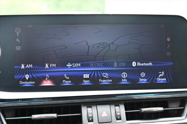 Photo of 2022 Eminent White Pearl Lexus ES 350