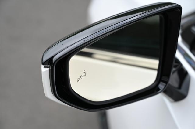 Photo of 2022 Eminent White Pearl Lexus ES 350