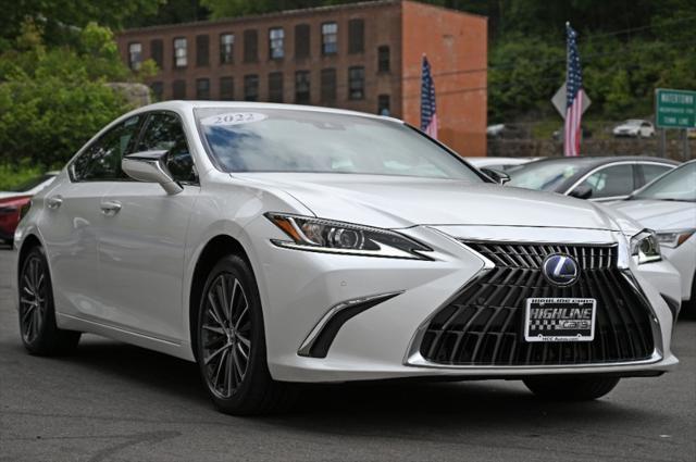 Photo of 2022 Eminent White Pearl Lexus ES 350