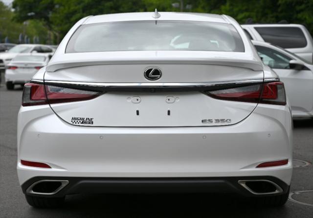 Photo of 2022 Eminent White Pearl Lexus ES 350