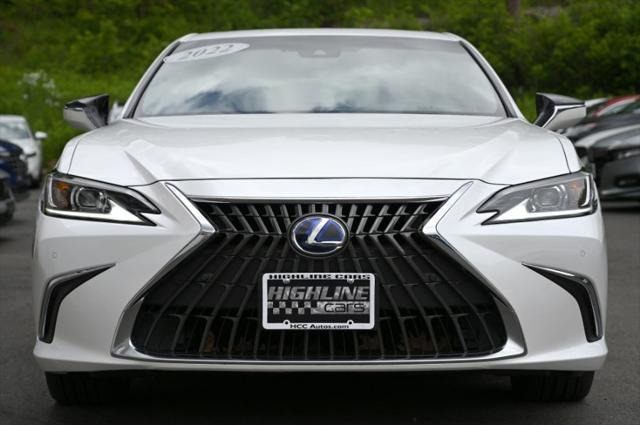 Photo of 2022 Eminent White Pearl Lexus ES 350