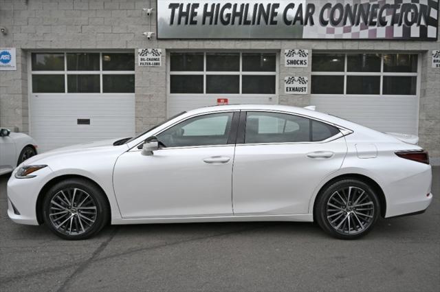 Photo of 2022 Eminent White Pearl Lexus ES 350