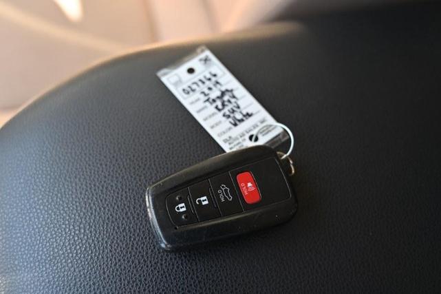 Photo of 2019 Super White Toyota RAV4