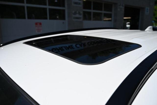 Photo of 2019 Super White Toyota RAV4