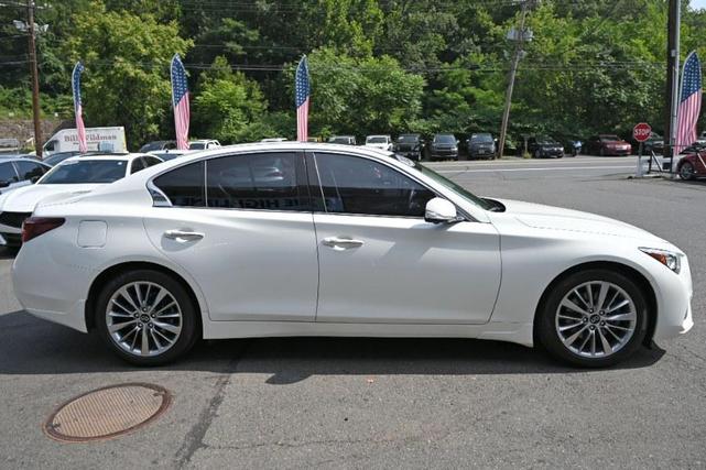 Photo of 2022 Pure White INFINITI Q50
