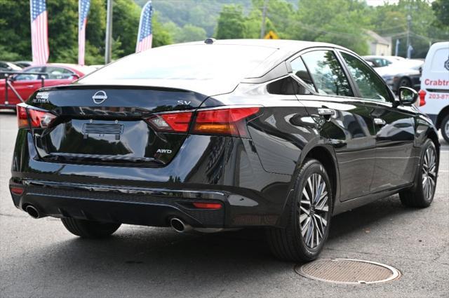 Photo of 2024 Super Black Nissan Altima
