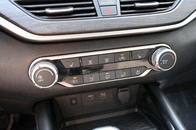 Photo of 2024 Super Black Nissan Altima