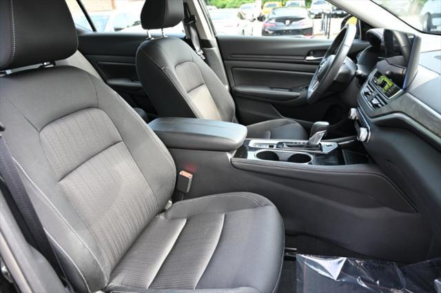 Photo of 2024 Super Black Nissan Altima