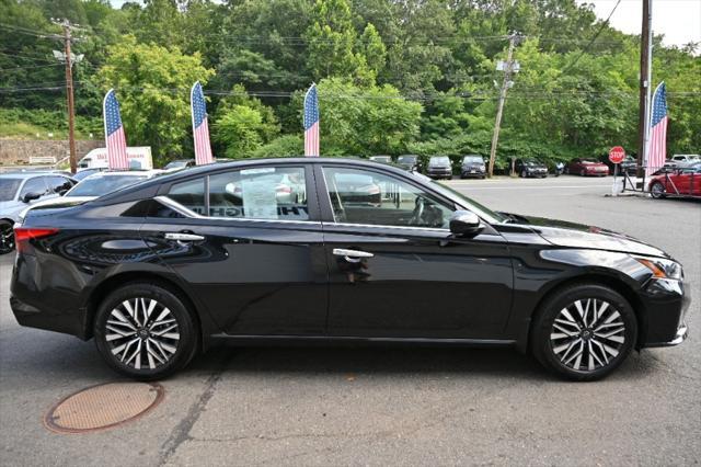Photo of 2024 Super Black Nissan Altima