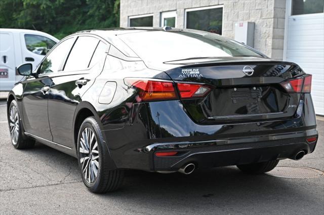 Photo of 2024 Super Black Nissan Altima