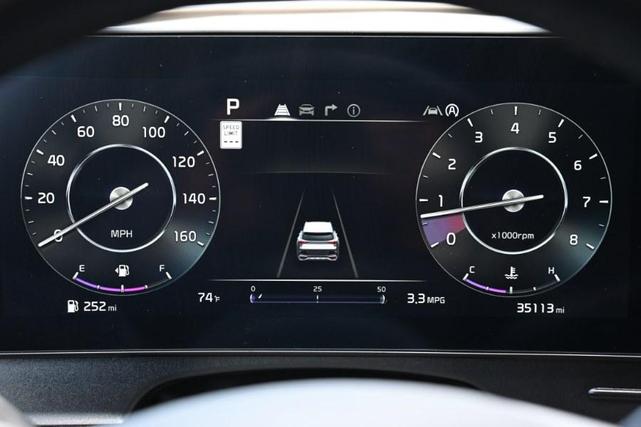 Photo of 2023 Glacial White Pearl Kia Sportage