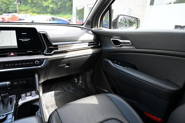 Photo of 2023 Glacial White Pearl Kia Sportage
