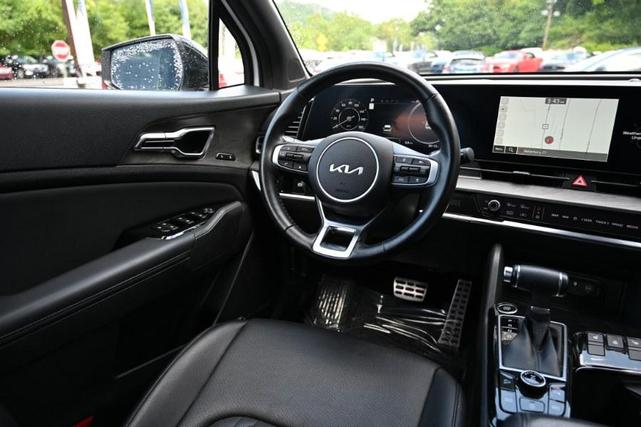 Photo of 2023 Glacial White Pearl Kia Sportage