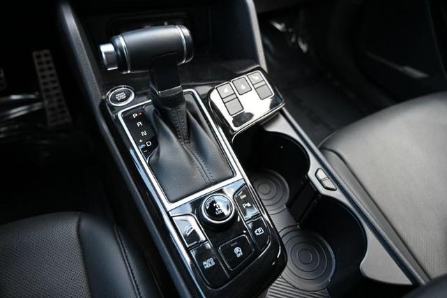 Photo of 2023 Glacial White Pearl Kia Sportage