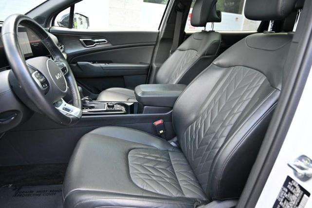 Photo of 2023 Glacial White Pearl Kia Sportage