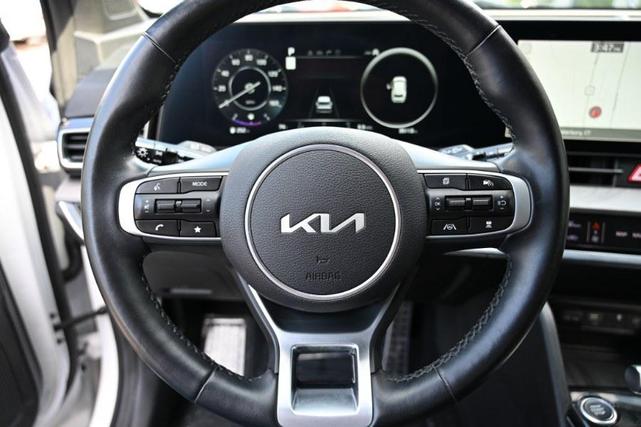 Photo of 2023 Glacial White Pearl Kia Sportage