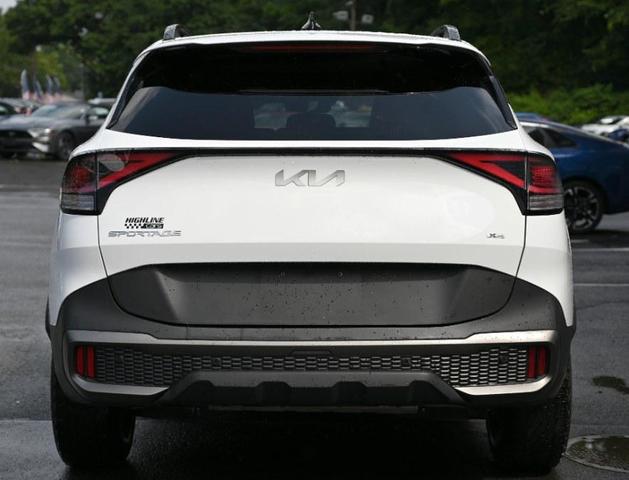 Photo of 2023 Glacial White Pearl Kia Sportage