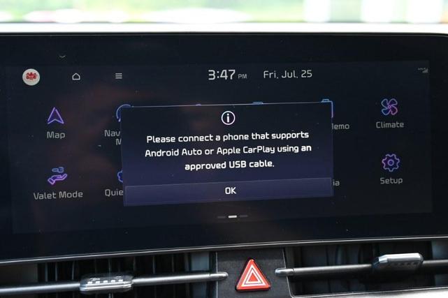Photo of 2023 Glacial White Pearl Kia Sportage