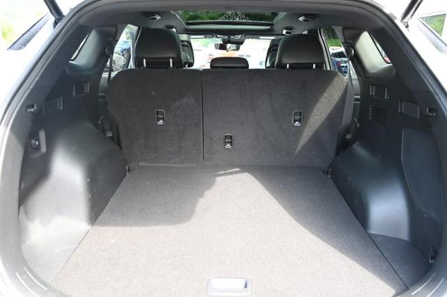 Photo of 2023 Glacial White Pearl Kia Sportage
