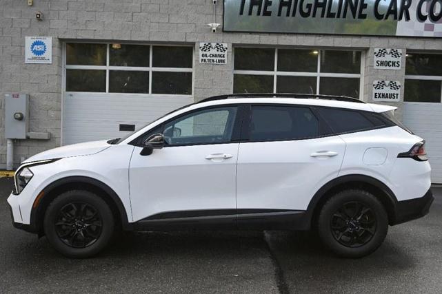Photo of 2023 Glacial White Pearl Kia Sportage