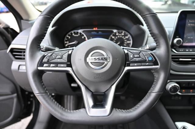 Photo of 2022 Super Black Nissan Altima