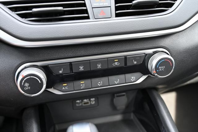 Photo of 2022 Super Black Nissan Altima