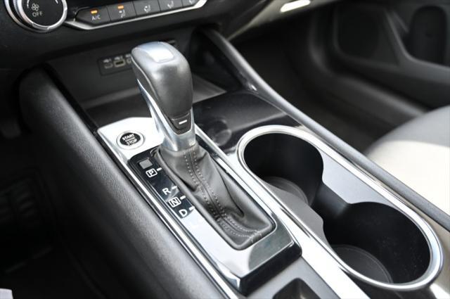 Photo of 2022 Super Black Nissan Altima