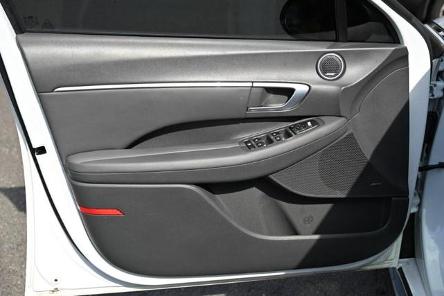 Photo of 2022 Quartz White Hyundai SONATA