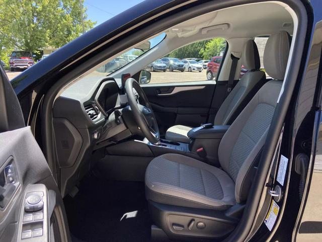 Photo of 2022 Black Ford Escape