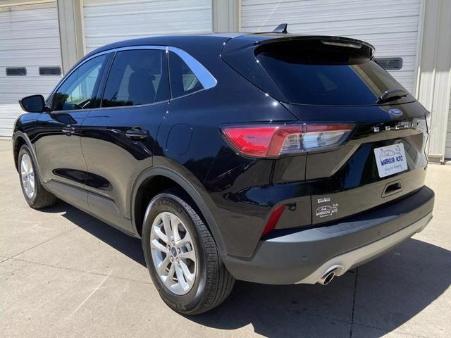 Photo of 2022 Black Ford Escape