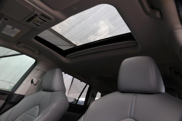 Photo of 2021 Red Toyota Highlander Hybrid