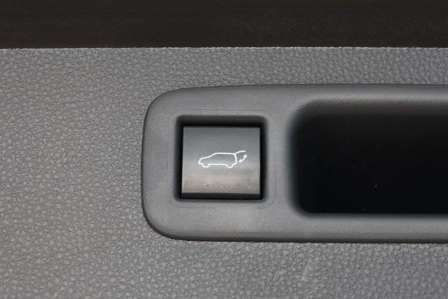 Photo of 2021 Red Toyota Highlander Hybrid