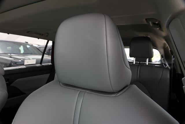 Photo of 2021 Red Toyota Highlander Hybrid