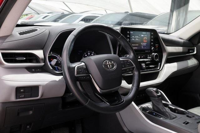 Photo of 2021 Red Toyota Highlander Hybrid