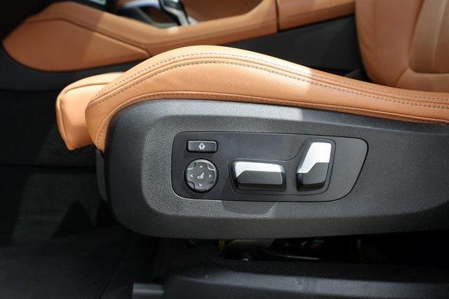 Photo of 2022 Mineral White Metallic BMW X6
