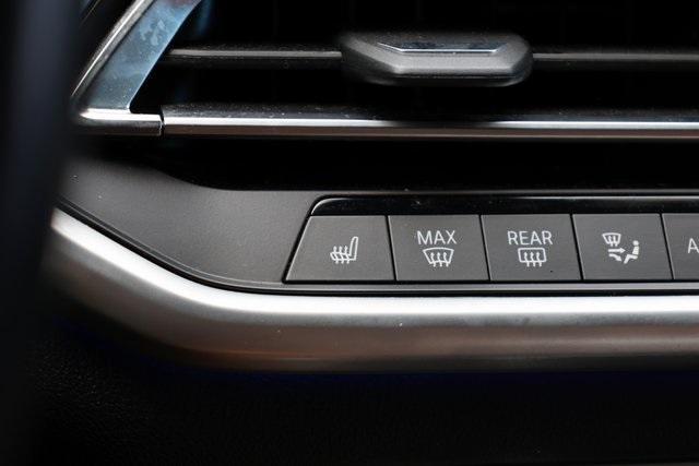 Photo of 2022 Mineral White Metallic BMW X6