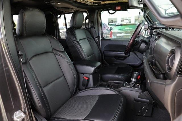 Photo of 2023 Granite Crystal Clearcoat Metallic Jeep Gladiator