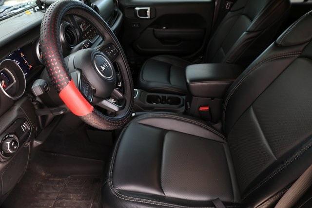 Photo of 2023 Granite Crystal Clearcoat Metallic Jeep Gladiator