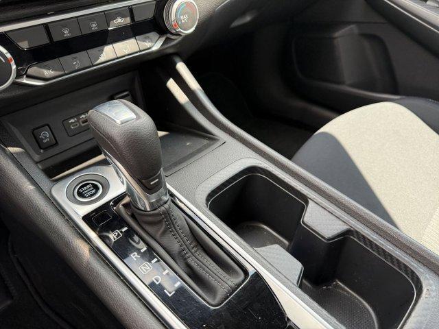 Photo of 2024 Aspen White Nissan Sentra