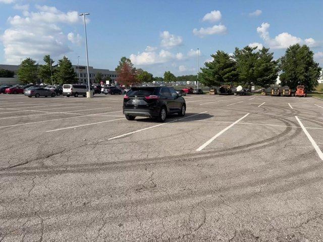 Photo of 2023 Agate Black Metallic Ford Edge