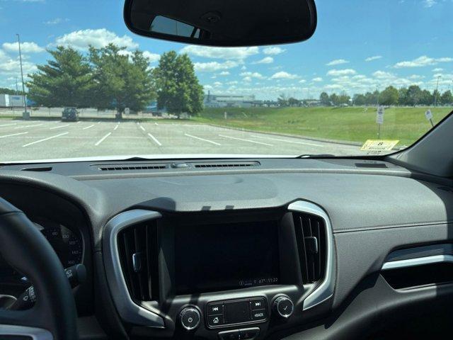 Photo of 2024 Summit White GMC Terrain