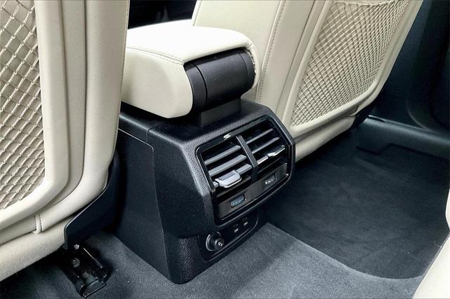 Photo of 2022 Glacier White Metallic Audi Q3