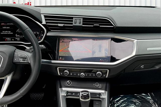 Photo of 2022 Glacier White Metallic Audi Q3