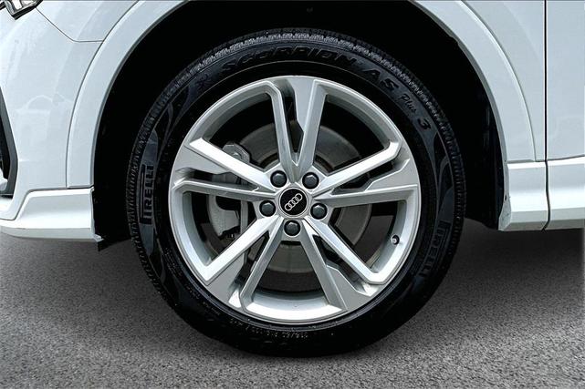 Photo of 2022 Glacier White Metallic Audi Q3