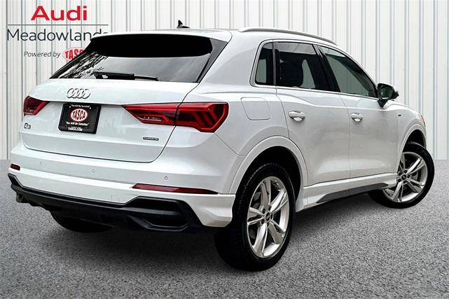 Photo of 2022 Glacier White Metallic Audi Q3