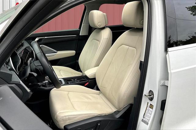 Photo of 2022 Glacier White Metallic Audi Q3