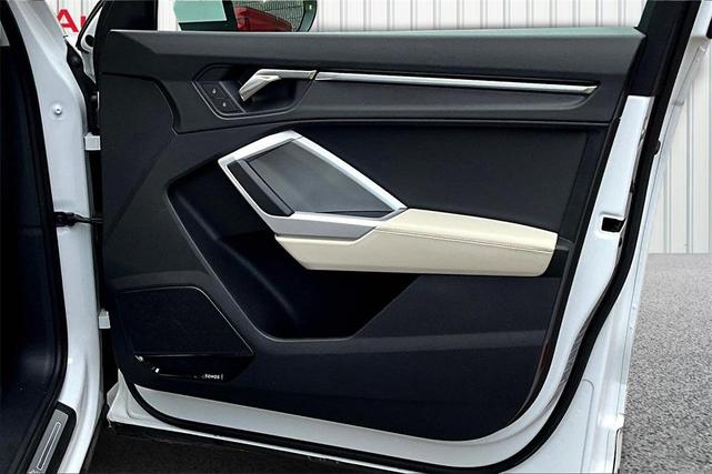 Photo of 2022 Glacier White Metallic Audi Q3