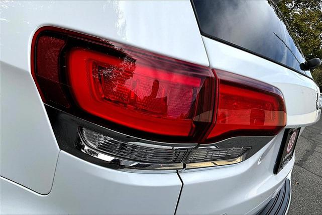 Photo of 2021 Bright White Clearcoat Jeep Grand Cherokee
